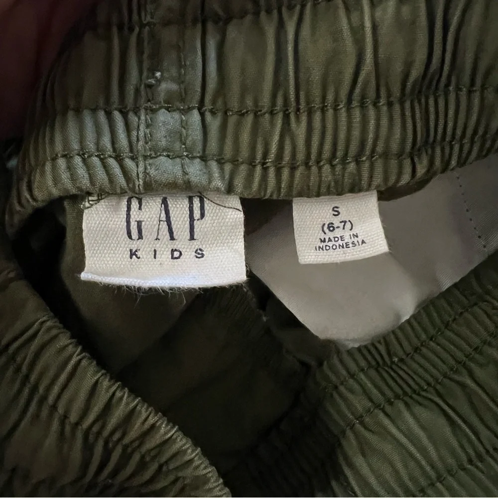 Gap Kids Relaxed Pull-on Shorts Olive Green size small (6-7)